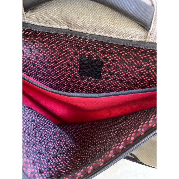 Timbuk Gray Red Messenger Laptop Bag - Picture 8 of 9
